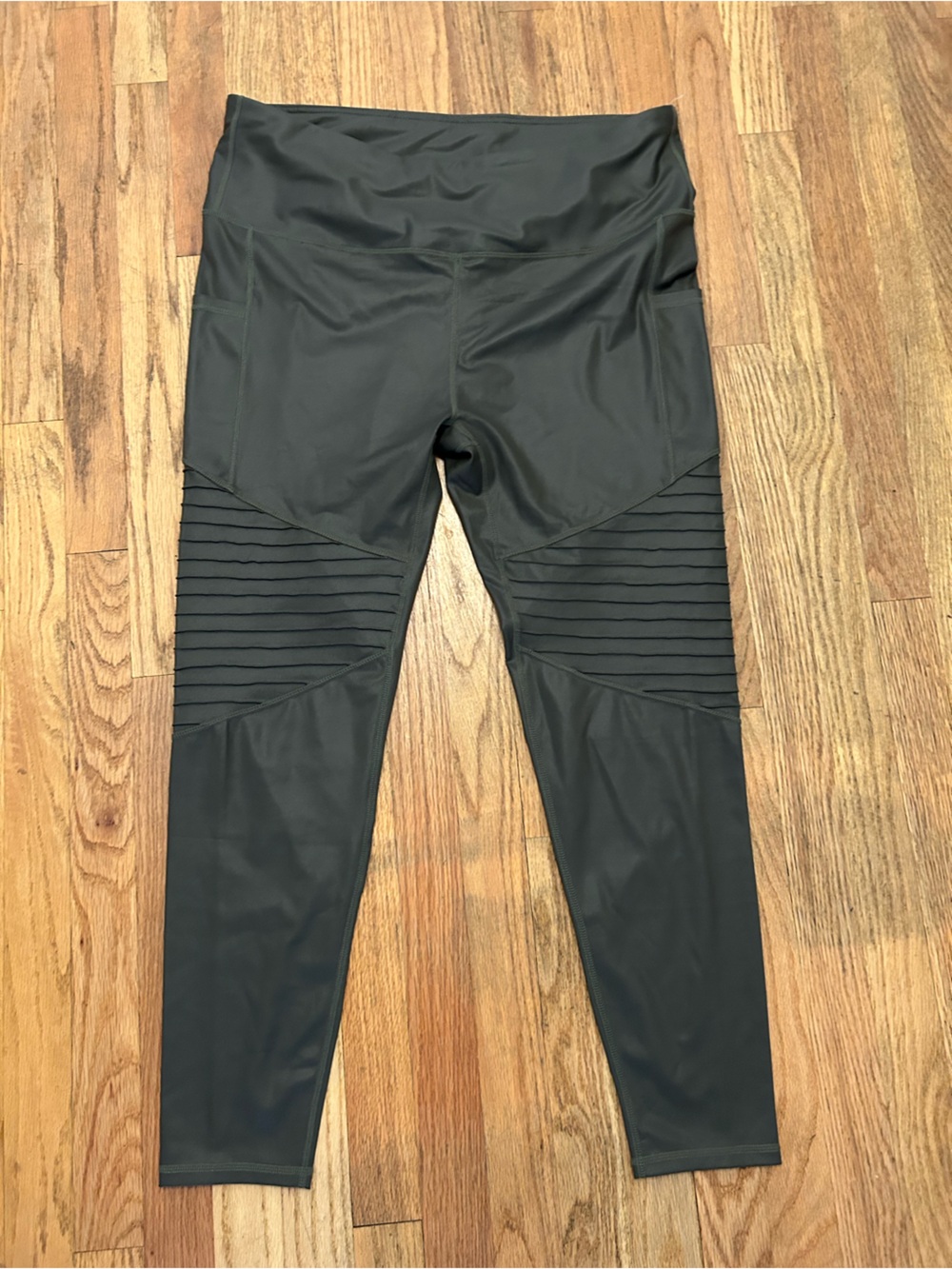 As Revival High-Waist olive Active Leggings with Ribbed Knee Detail